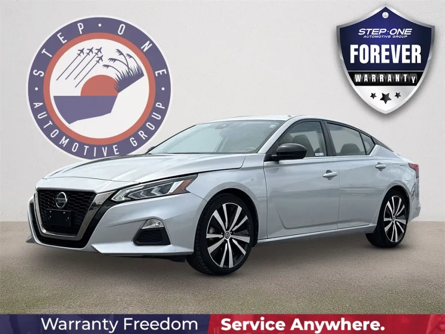 2022 Nissan Altima 2.5 SR photo 1