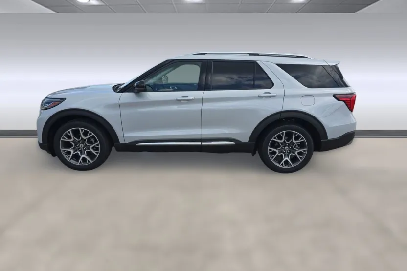 2025 Ford Explorer Platinum photo 1