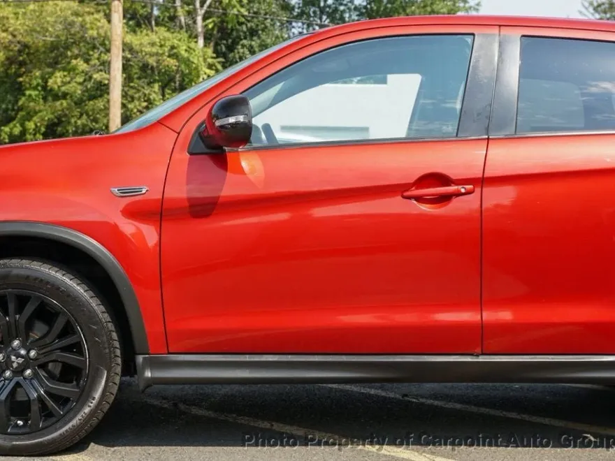 2017 Mitsubishi Outlander Sport LE photo 1