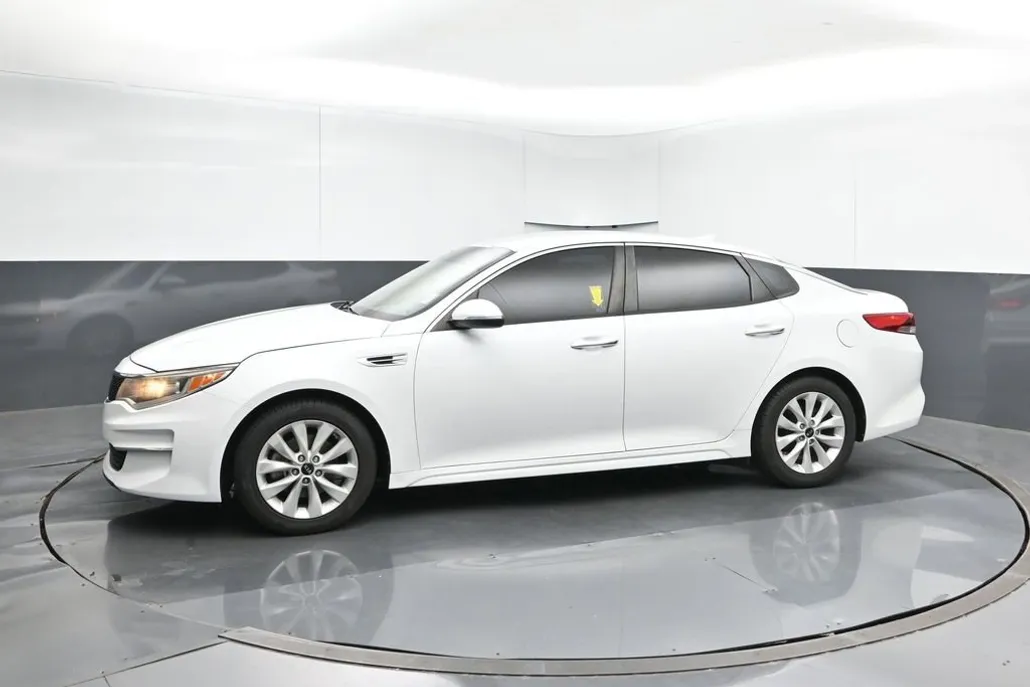 2017 Kia Optima 1.6T LX photo 1