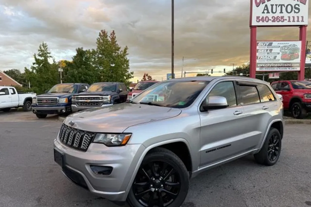 2017 Jeep Grand Cherokee Altitude Sport photo 1
