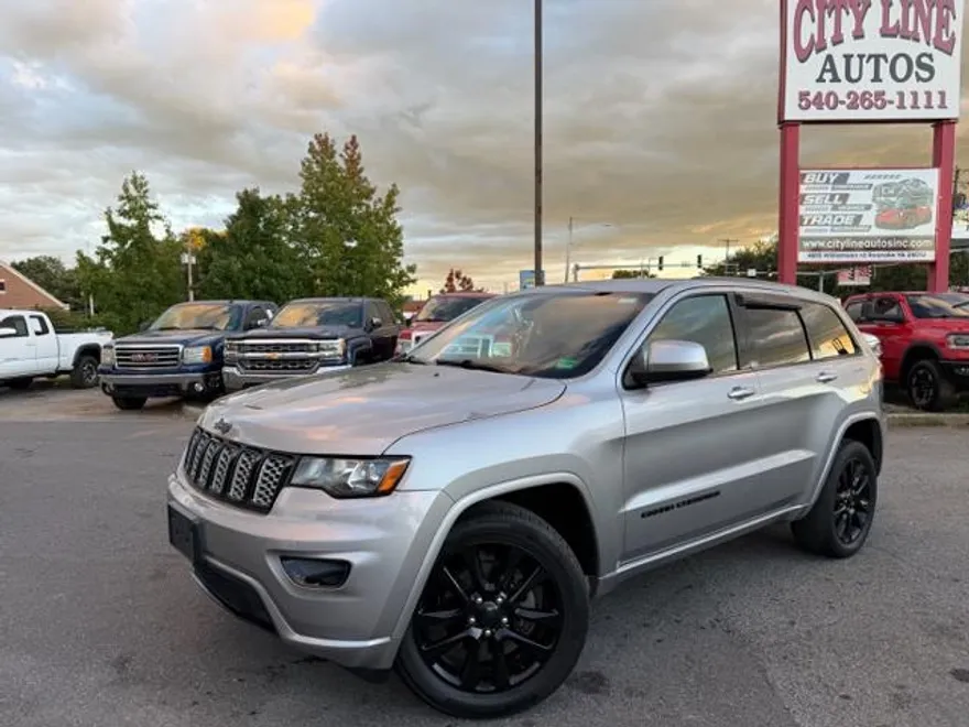 2017 Jeep Grand Cherokee Altitude Sport photo 1