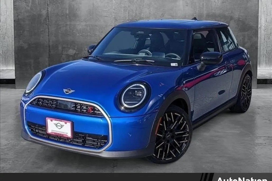 2025 Mini Cooper 2 Door Signature photo 1