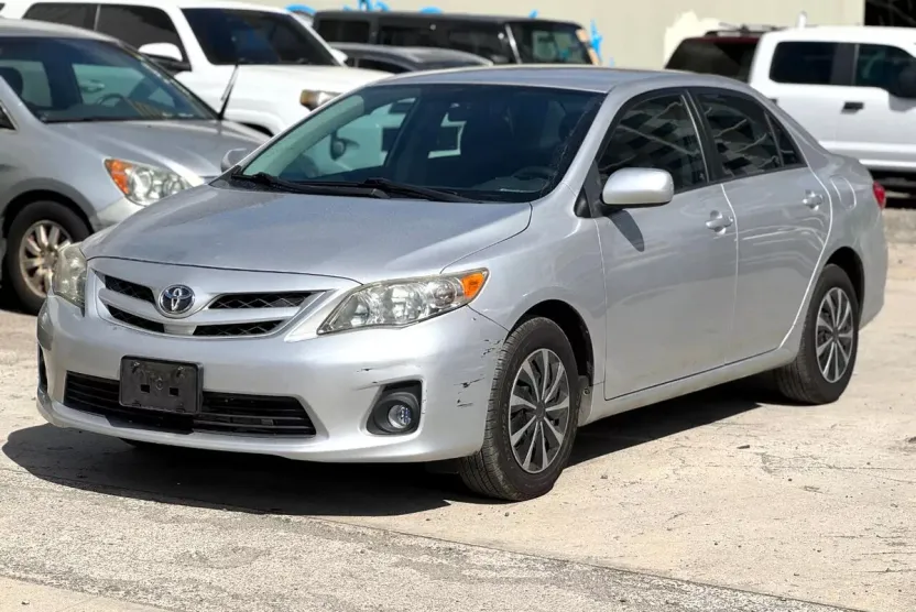 2011 Toyota Corolla LE photo 1