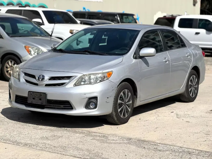 2011 Toyota Corolla LE photo 1
