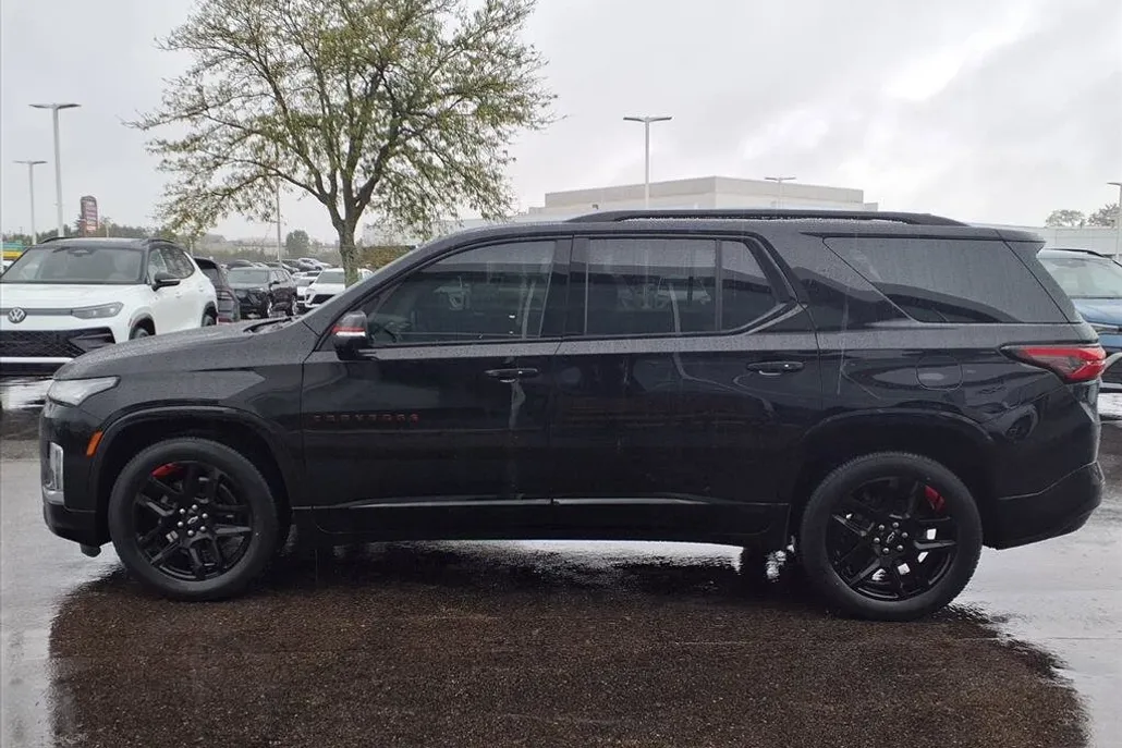 2023 Chevrolet Traverse Premier photo 1