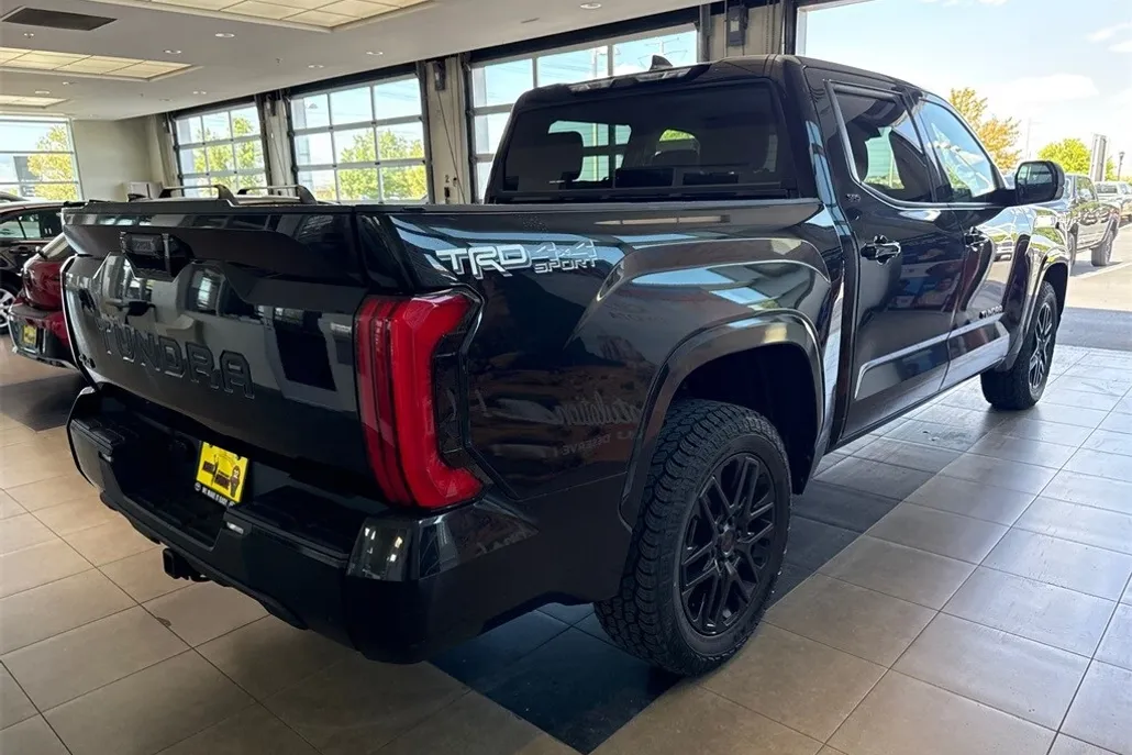 2023 Toyota Tundra SR5 CrewMax photo 1