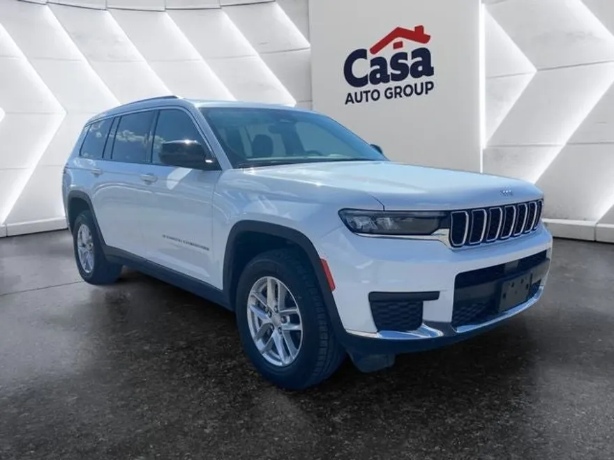 2023 Jeep Grand Cherokee Laredo photo 1