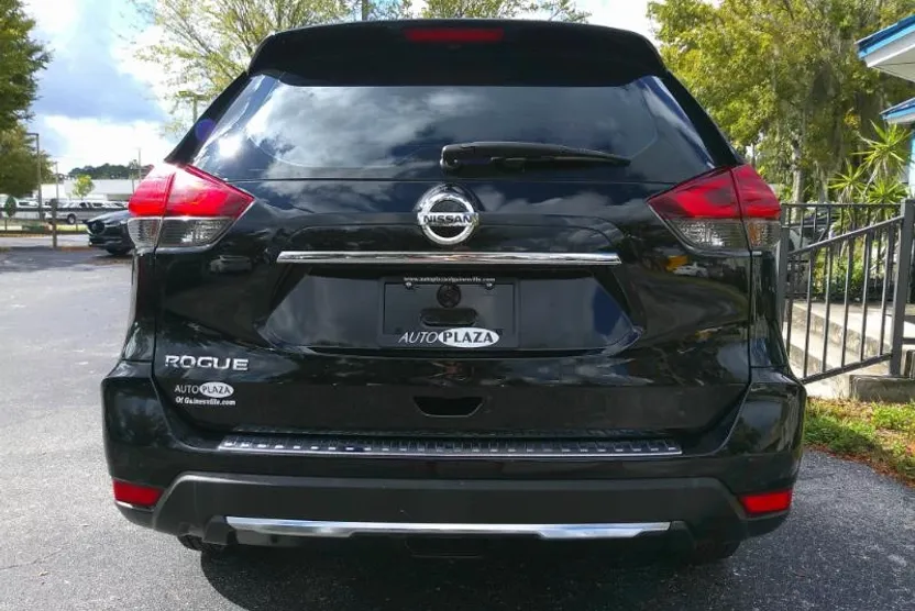 2017 Nissan Rogue S photo 1