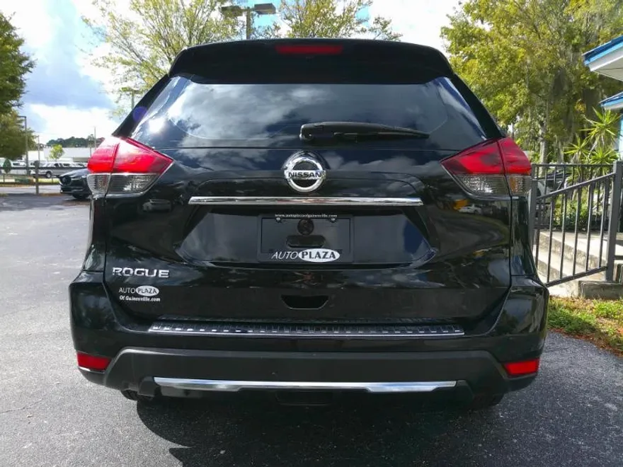 2017 Nissan Rogue S photo 1
