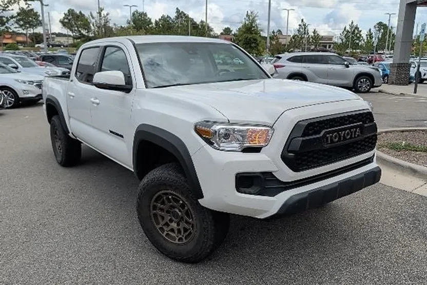 2023 Toyota Tacoma SR5 V6 photo 1