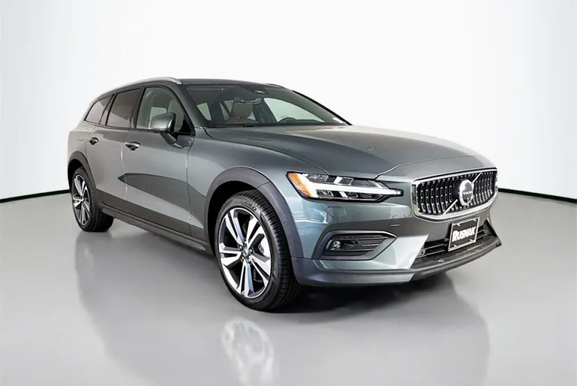 2026 Volvo V60 Cross Country B5 Plus photo 1