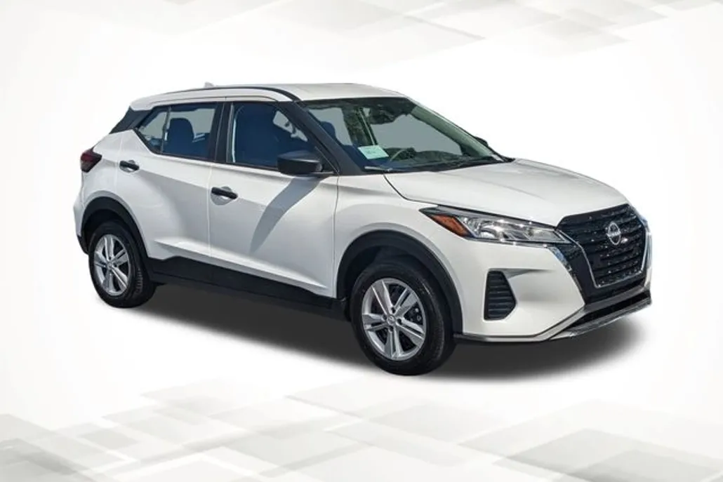 2025 Nissan Kicks Play S photo 1