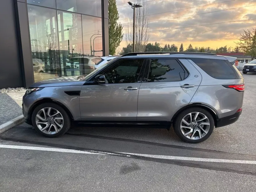 2020 Land Rover Discovery Landmark photo 1