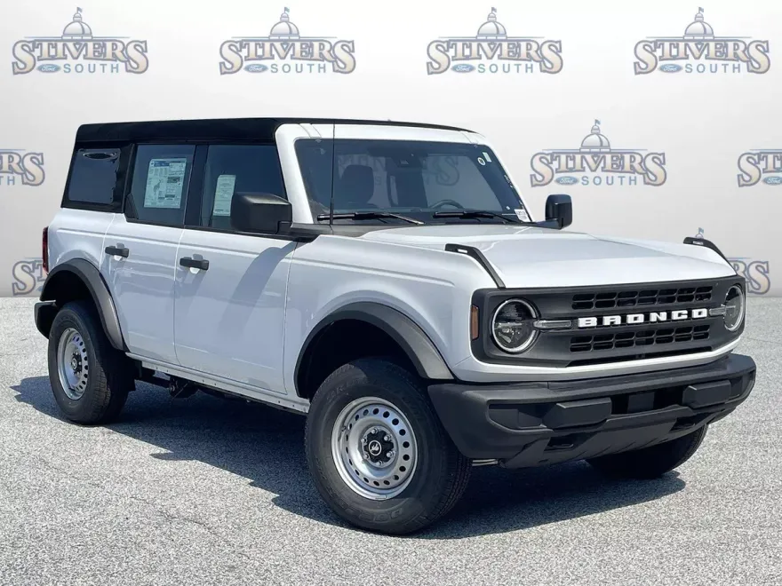 2025 Ford Bronco Base photo 1