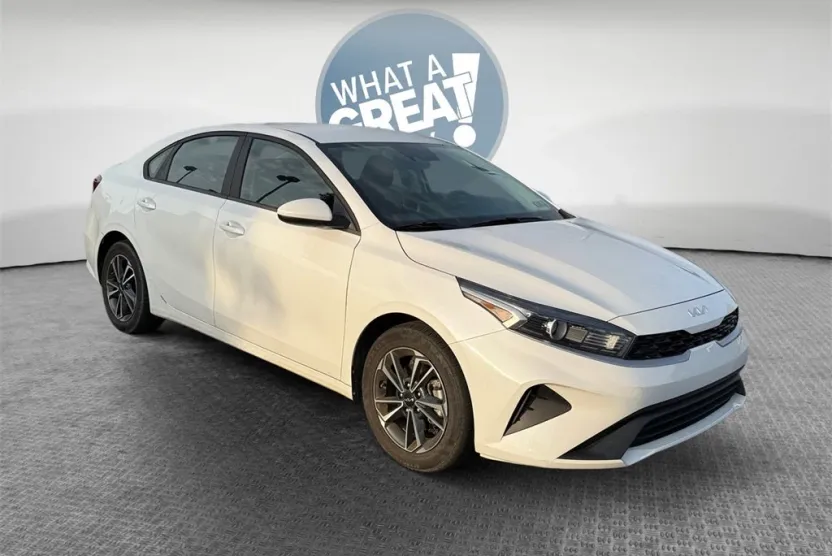 2023 Kia Forte LXS photo 1