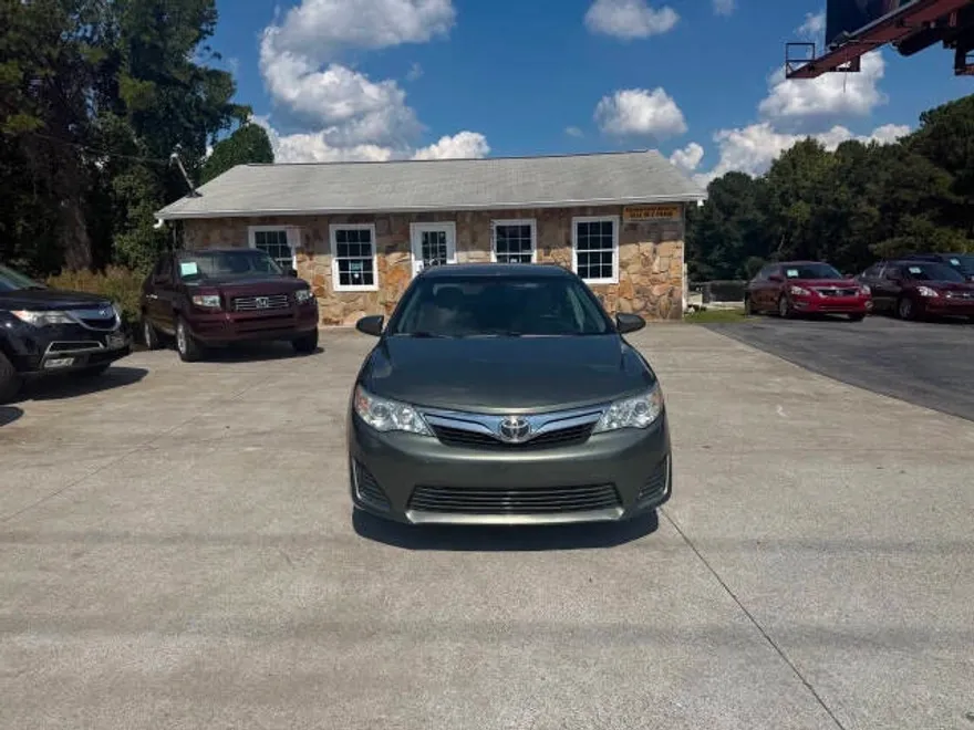 2012 Toyota Camry LE photo 1