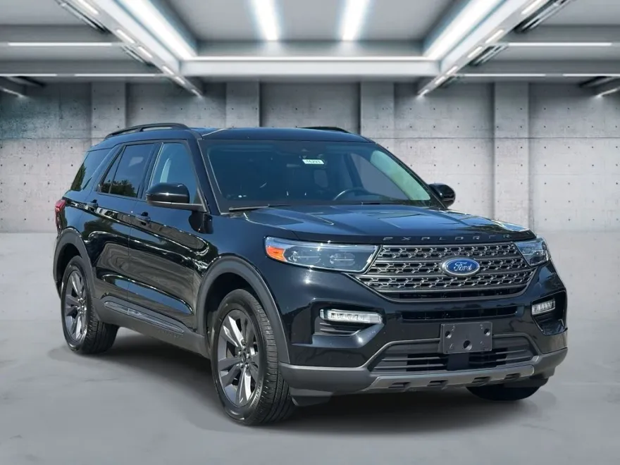2022 Ford Explorer XLT photo 1