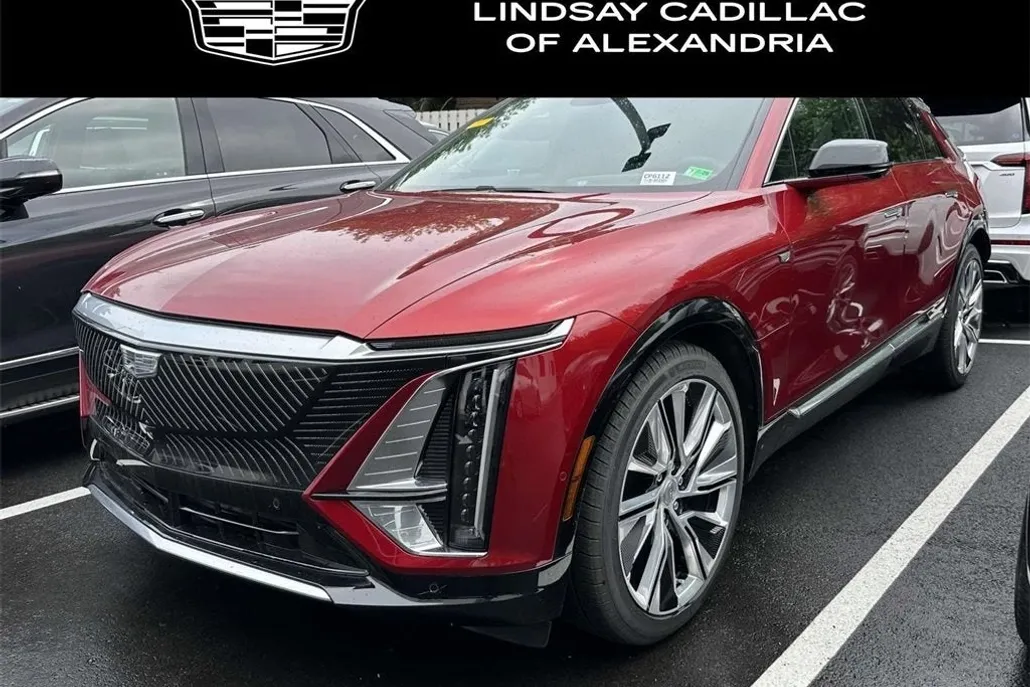 2024 Cadillac Lyriq Luxury photo 1