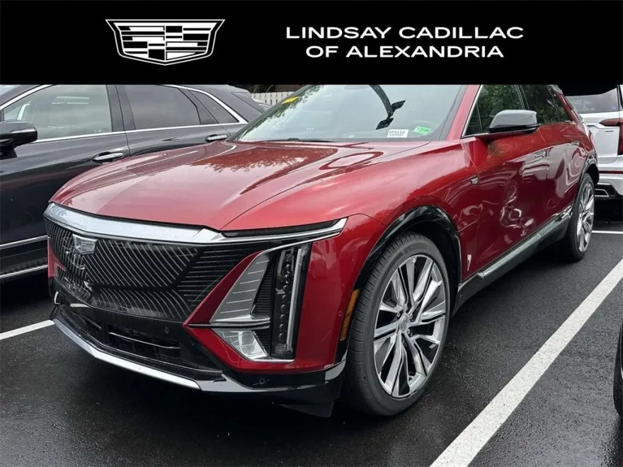 2024 Cadillac Lyriq Luxury photo 1