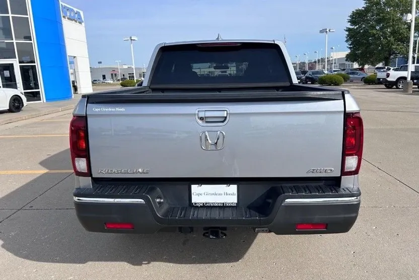 2019 Honda Ridgeline Sport photo 1