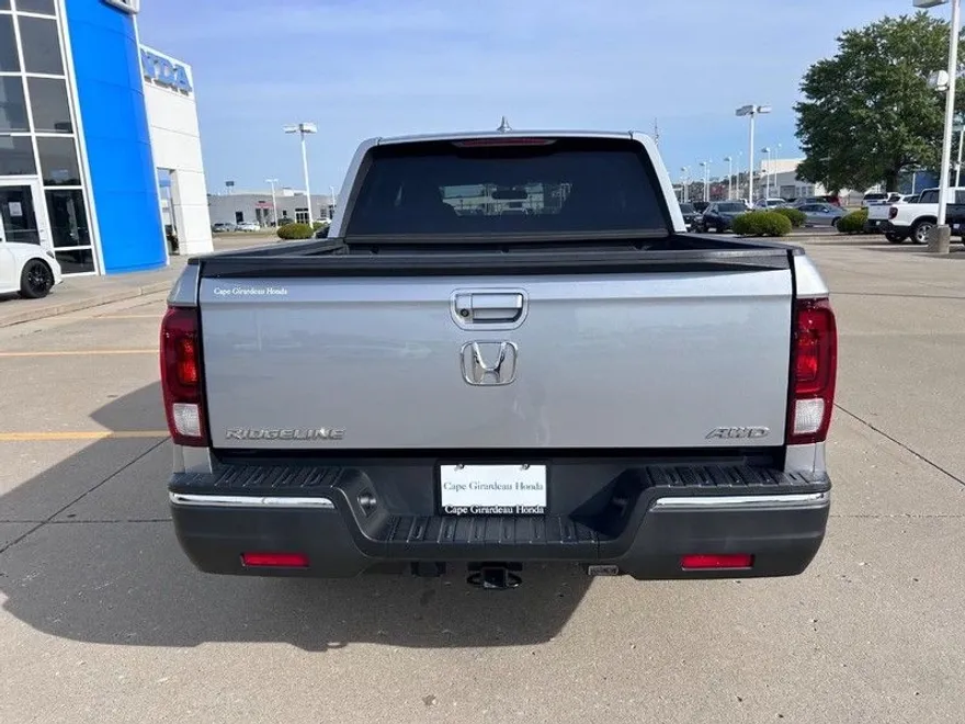 2019 Honda Ridgeline Sport photo 1