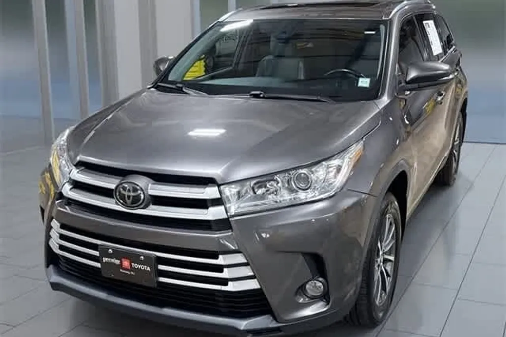2019 Toyota Highlander XLE photo 1