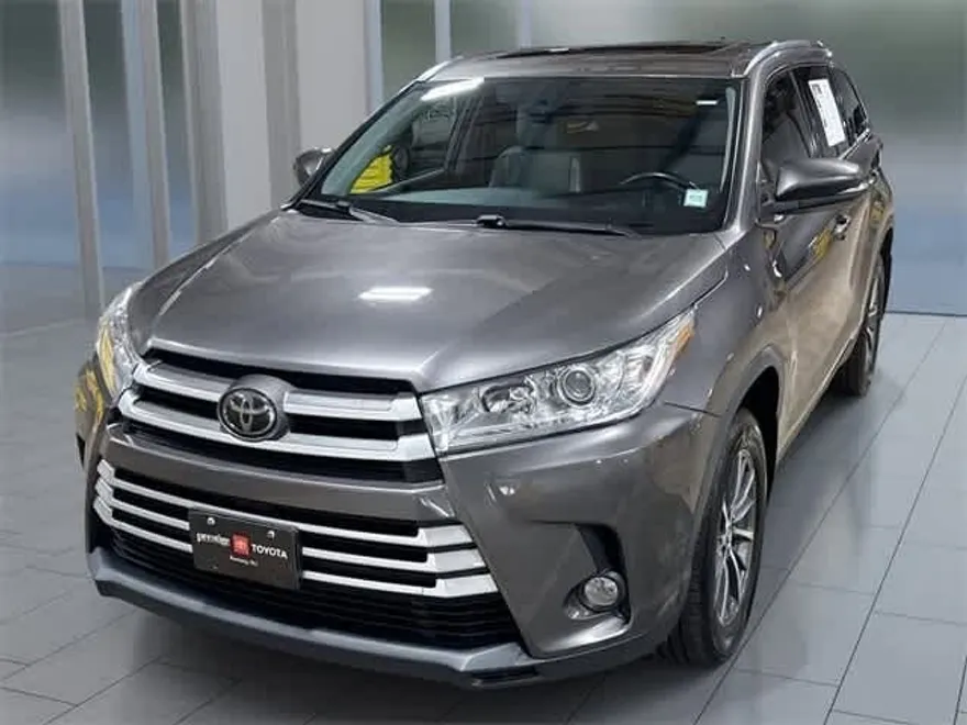 2019 Toyota Highlander XLE photo 1