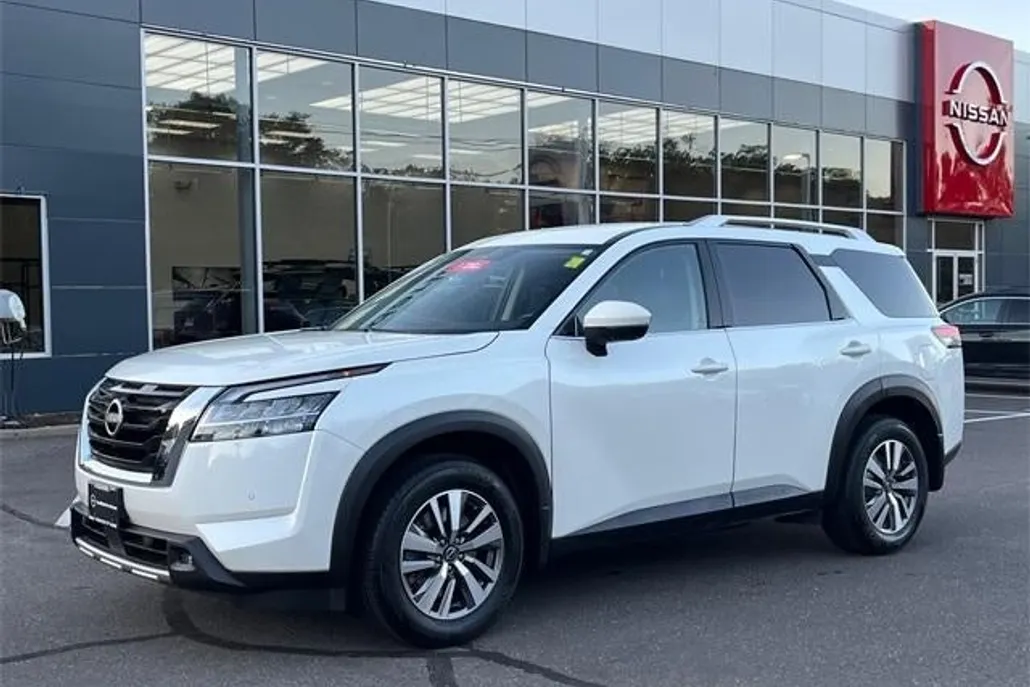 2022 Nissan Pathfinder SL photo 1