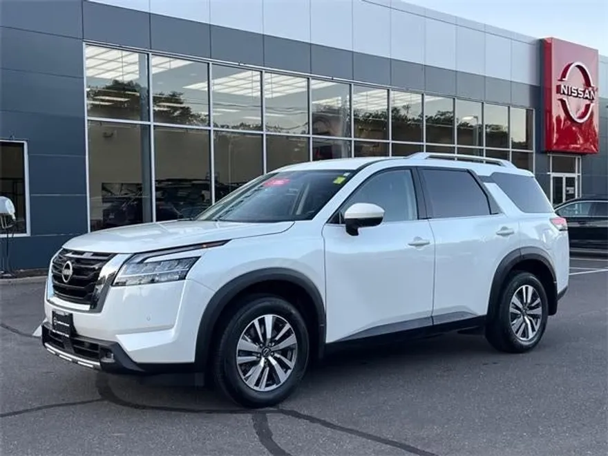 2022 Nissan Pathfinder SL photo 1