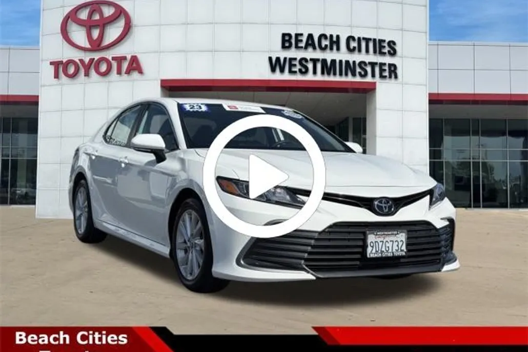 2023 Toyota Camry LE photo 1