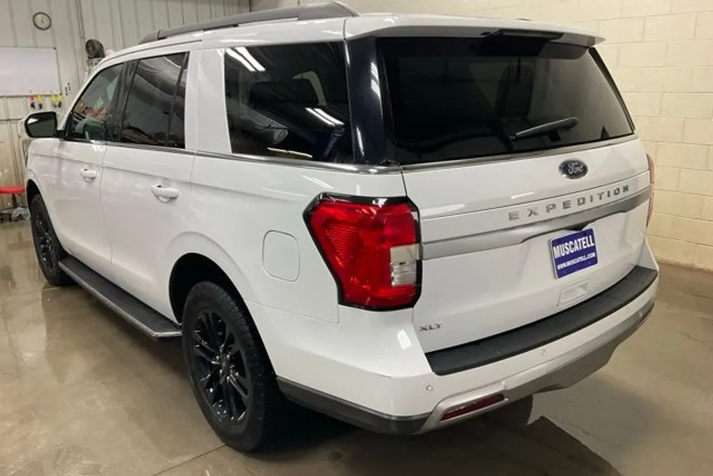 2022 Ford Expedition XLT photo 1