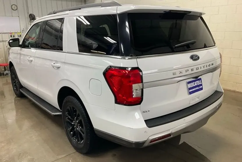 2022 Ford Expedition XLT photo 1