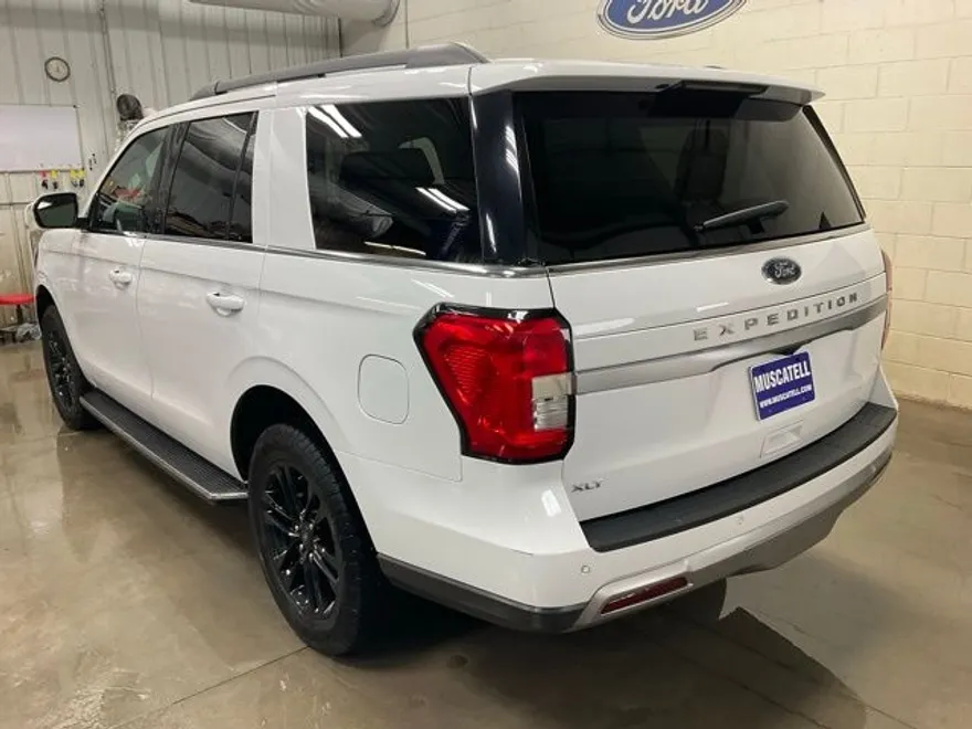 2022 Ford Expedition XLT photo 1