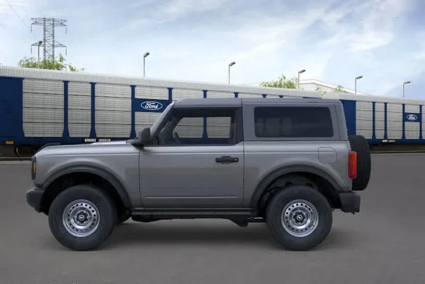 2025 Ford Bronco Base photo 1