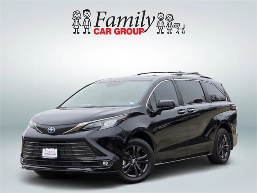 2024 Toyota Sienna Woodland Edition photo 1