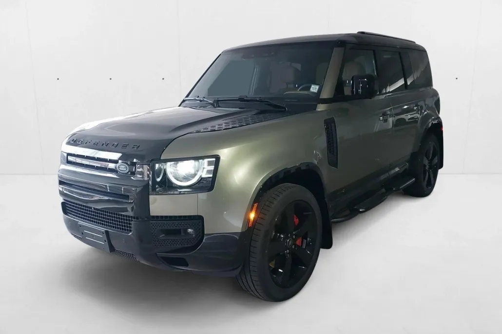 2025 Land Rover Defender 110 photo 1