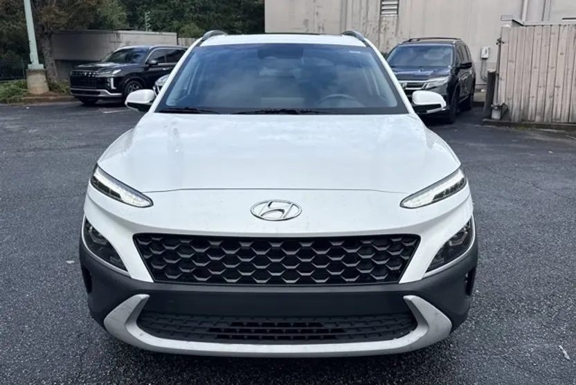 2022 Hyundai Kona SEL photo 1