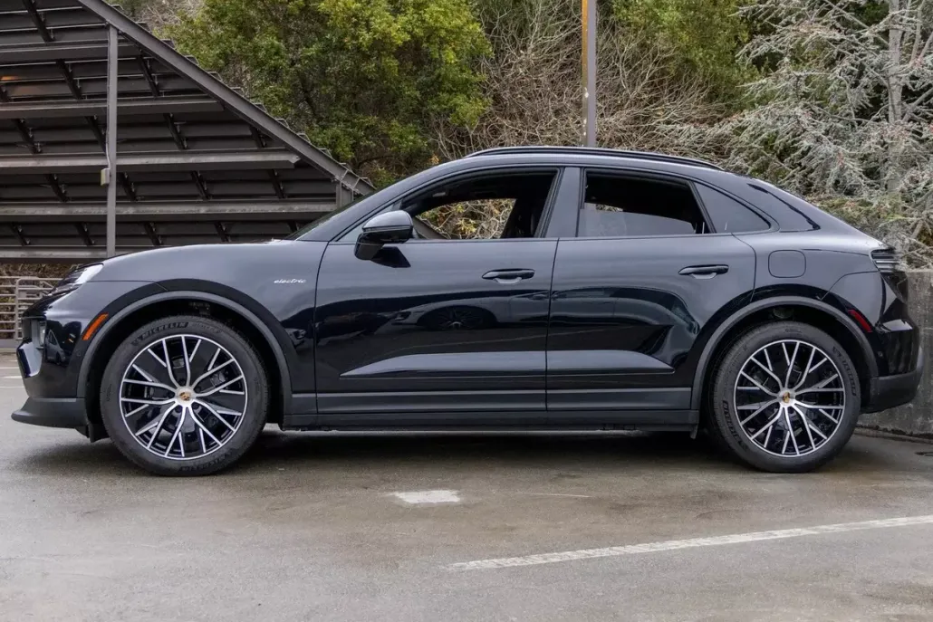 2025 Porsche Macan Electric photo 1