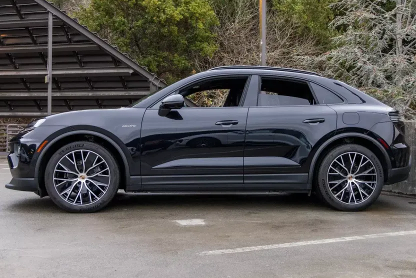 2025 Porsche Macan Electric photo 1