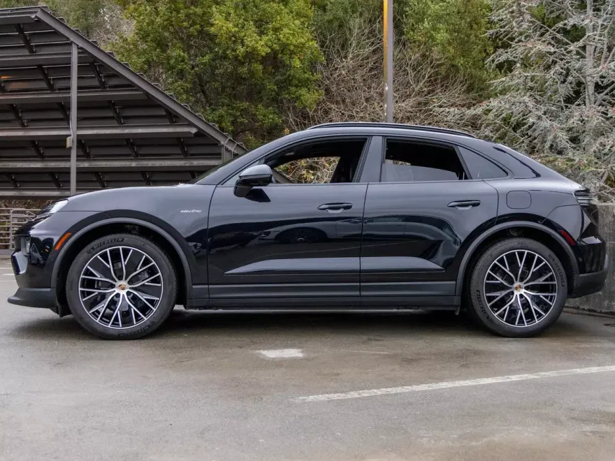 2025 Porsche Macan Electric photo 1