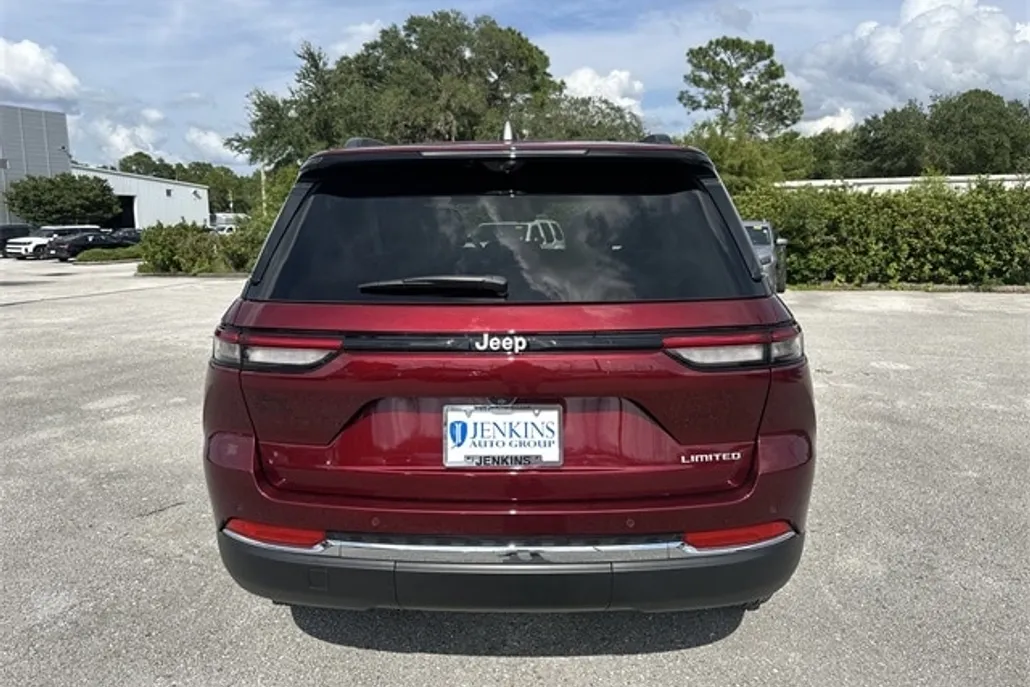 2024 Jeep Grand Cherokee Limited photo 1