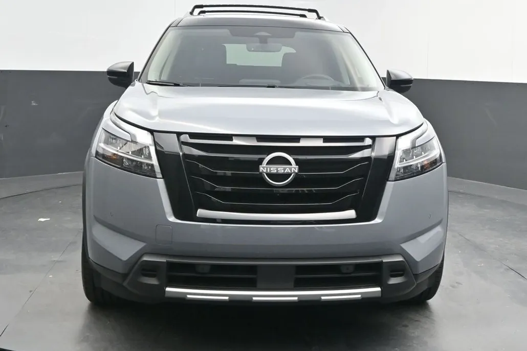 2023 Nissan Pathfinder Platinum photo 1