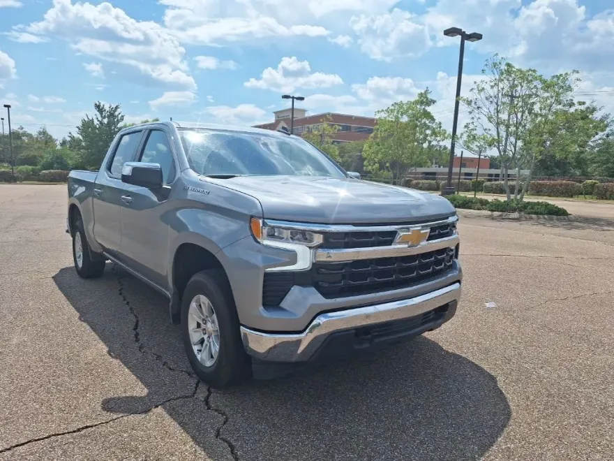 2025 Chevrolet Silverado 1500 LT photo 1