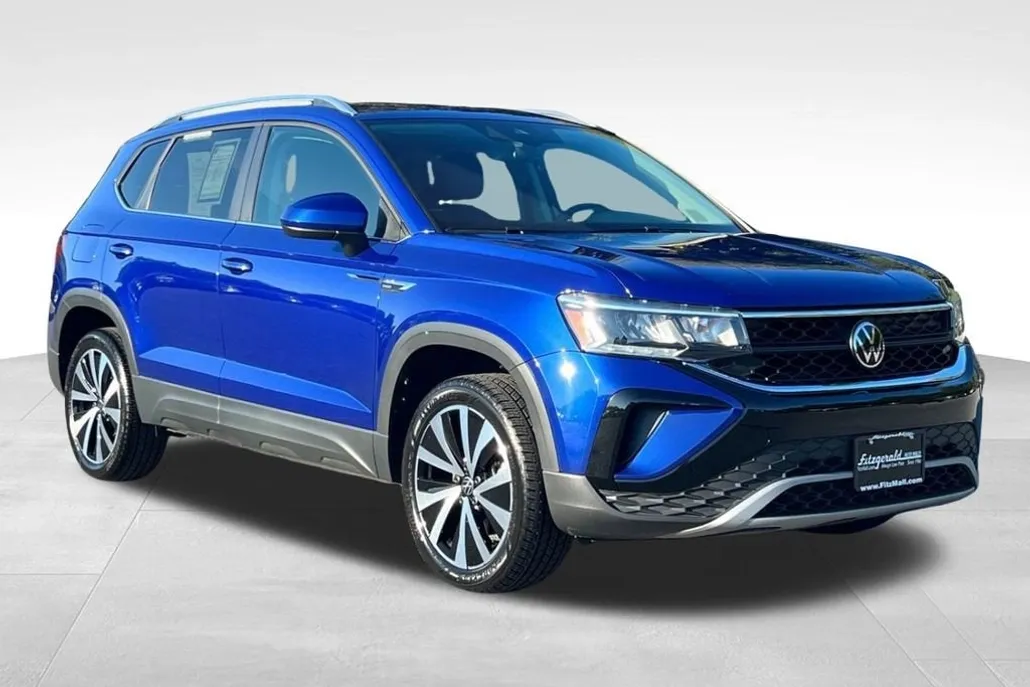 2024 Volkswagen Taos SE photo 1