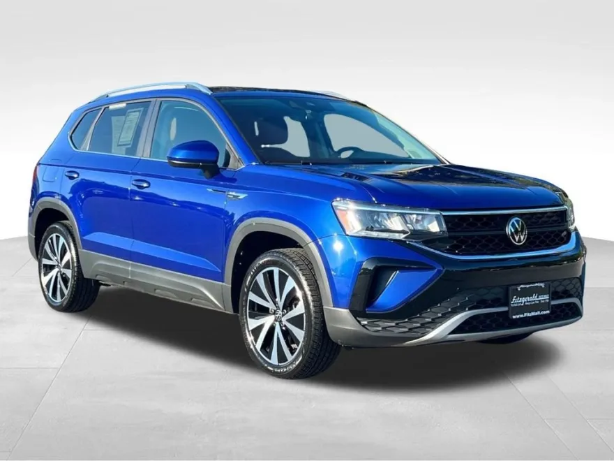 2024 Volkswagen Taos SE photo 1