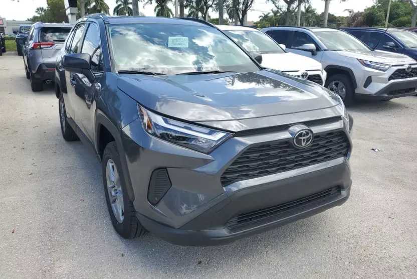 2025 Toyota RAV4 Hybrid LE photo 1