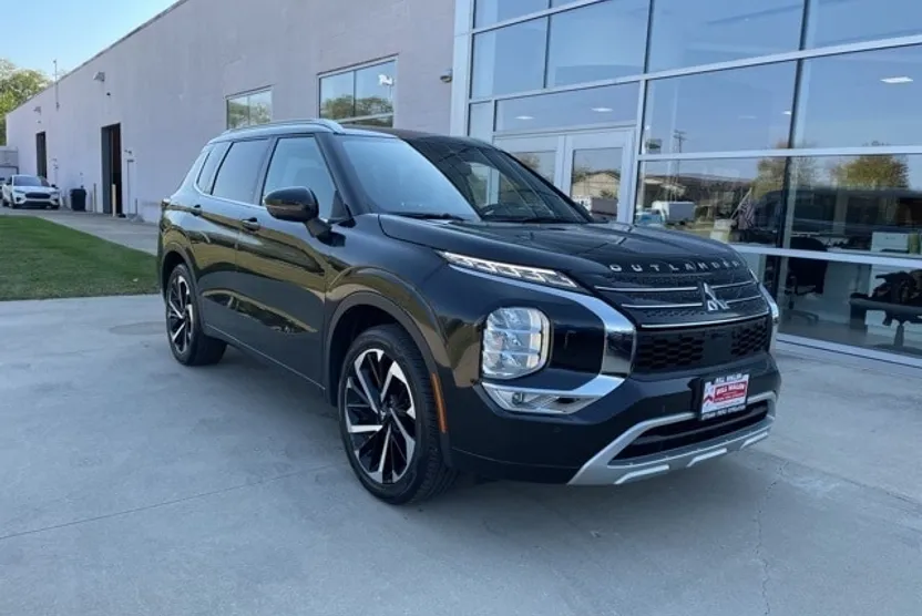 2022 Mitsubishi Outlander SEL photo 1