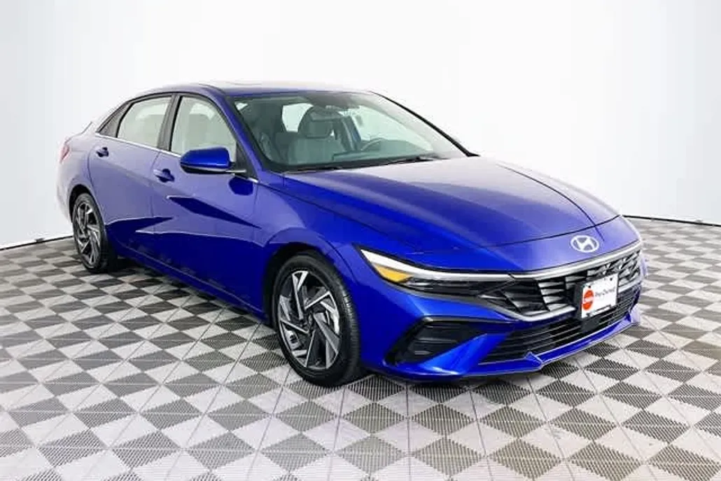 2024 Hyundai Elantra SEL photo 1