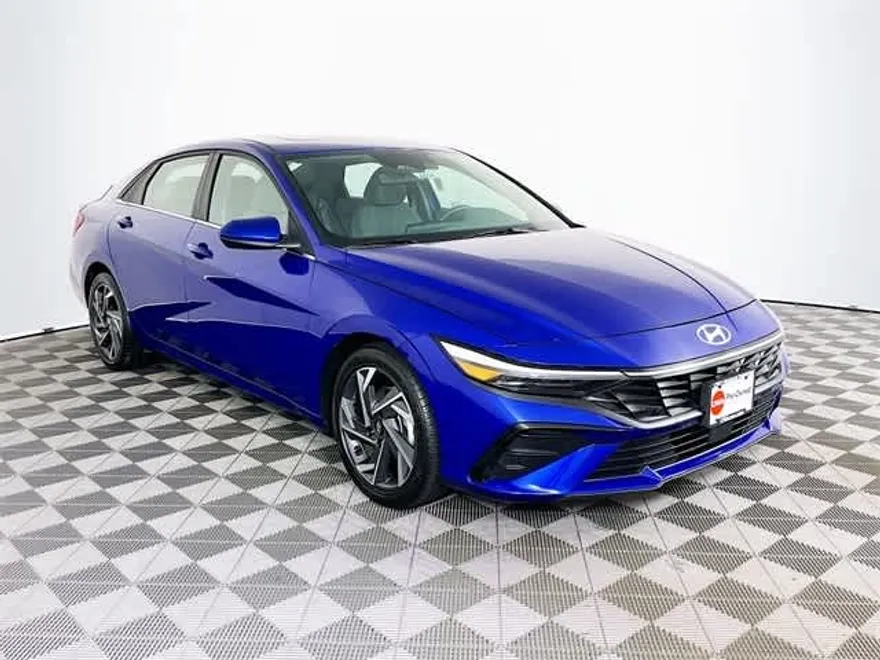 2024 Hyundai Elantra SEL photo 1